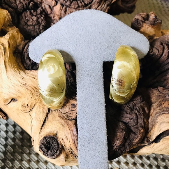 Vintage Costume Etched Gold Tone Geometric Drop Post 1.25” Earrings - Picture 6 of 10